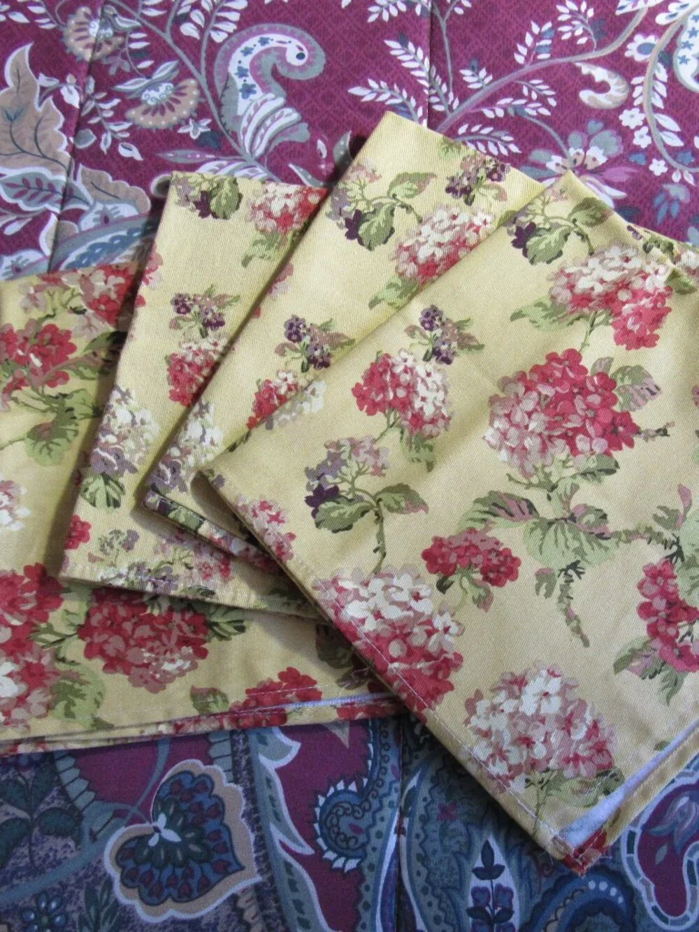 Set of 4 WAVERLY Napkins